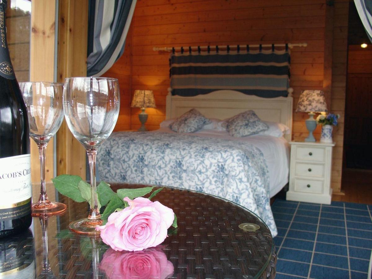 Valley Lodge Tiverton  Eksteriør bilde